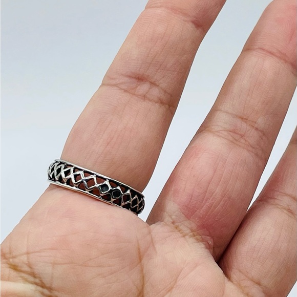 Vintage Criss Cross/Mesh Pattern Sterling Silver 925 Ring Band - Picture 8 of 10